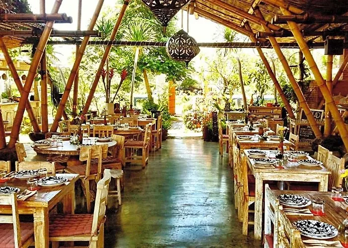 Mahayana 3br -7min Access & 10min To Canggu ホテル