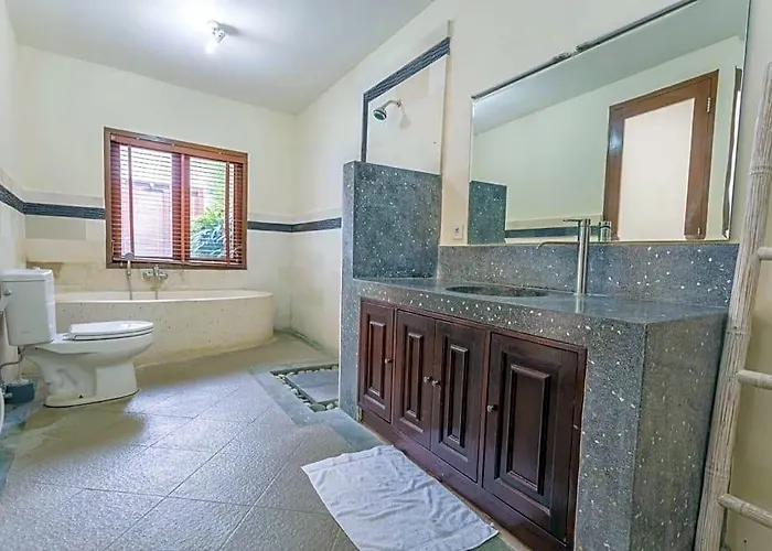 ホテル Mahayana 3br -7min Access & 10min To Canggu バリ島